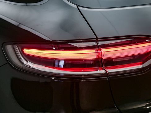 Certified 2023 Porsche Macan AWD/4WD image 15