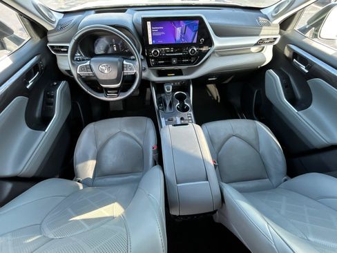 Used 2023 Toyota Highlander Platinum AWD/4WD image 37
