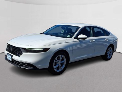 Certified 2023 Honda Accord LX image 5