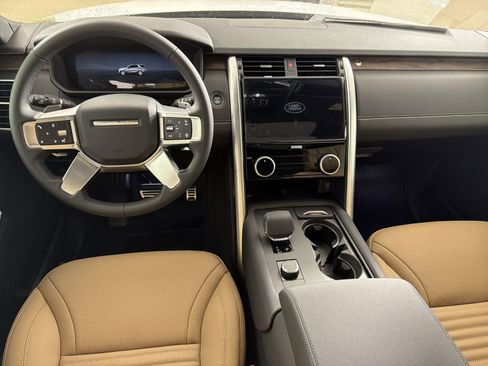 New 2026 Land Rover Discovery Dynamic SE image 10