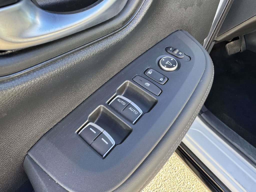 Used 2023 Honda HR-V EX-L image 16