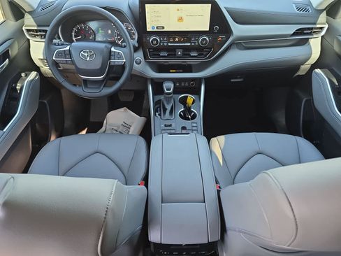 Certified 2025 Toyota Highlander XLE AWD/4WD image 15