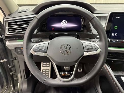 Used 2025 Volkswagen Atlas Peak Edition SE AWD/4WD image 11