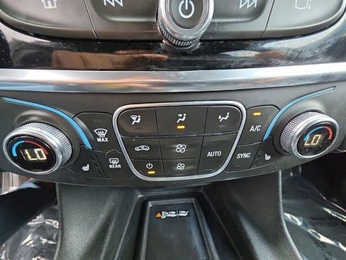Used 2023 Chevrolet Traverse LT AWD/4WD image 18