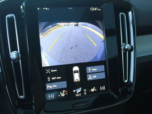 Used 2020 Volvo XC40 T5 Momentum w/ Protection Package Premier image 22