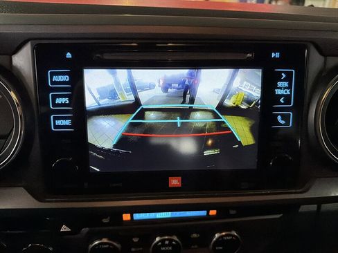 Used 2017 Toyota Tacoma TRD Off-Road image 16