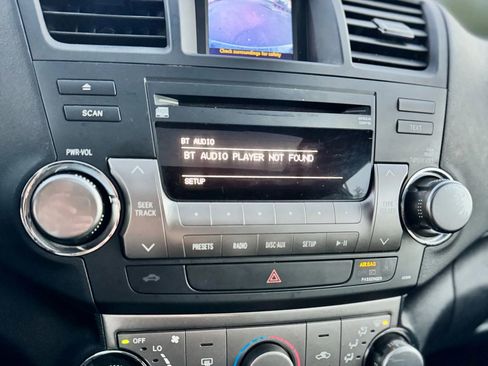 Used 2012 Toyota Highlander SE image 6