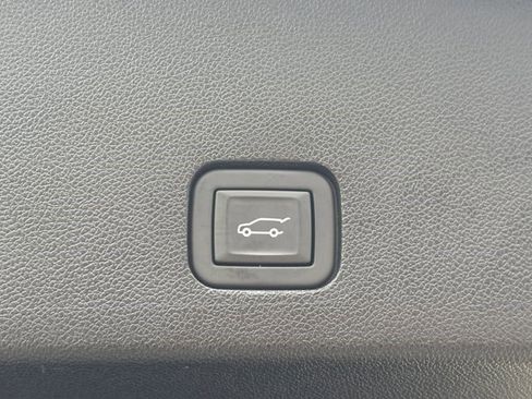 Certified 2024 Cadillac XT6 Luxury w/ LPO, Floor Liner Package AWD/4WD image 11
