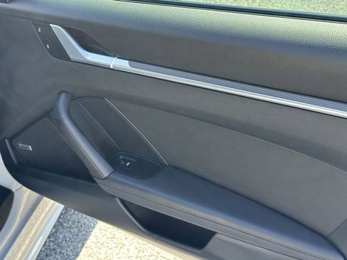 Used 2022 Porsche 911 Carrera image 17