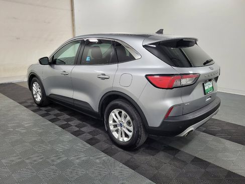 Used 2021 Ford Escape SE FWD image 3