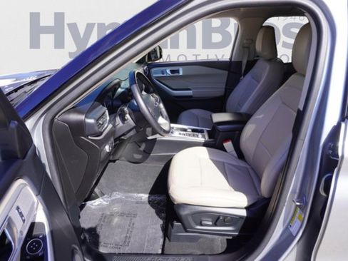 Used 2022 Ford Explorer XLT w/ Equipment Group 202A image 15