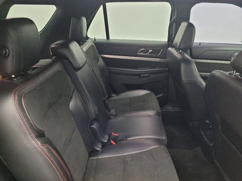 Used 2018 Ford Explorer XLT w/ Equipment Group 202A AWD/4WD image 19