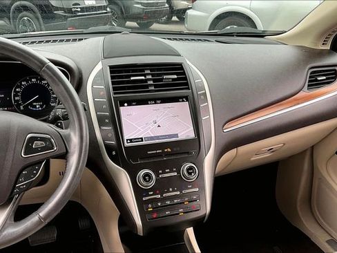 Used 2018 Lincoln MKC Select w/ Select Plus Package FWD image 9