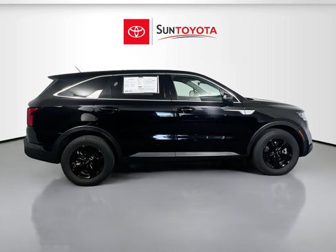 Used 2023 Kia Sorento LX FWD image 2