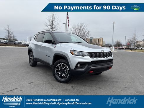 Used 2024 Jeep Compass Trailhawk image 1