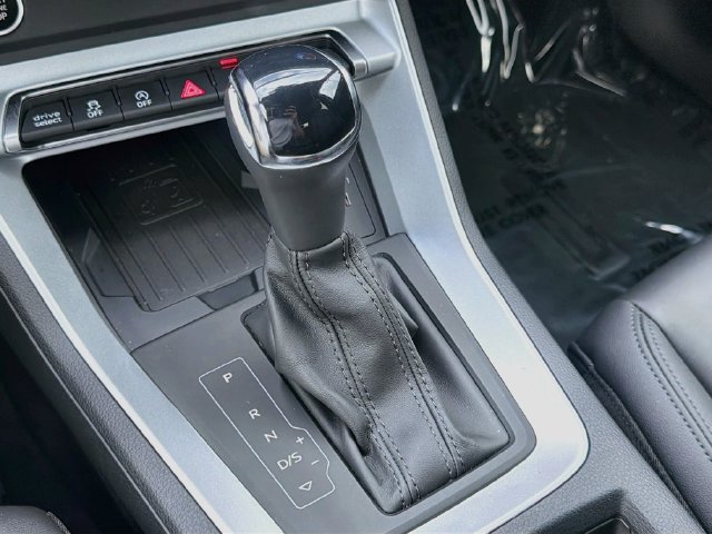 Used 2025 Audi Q3 2.0T Premium w/ Convenience Plus Package AWD/4WD image 28