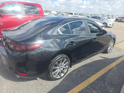 Used 2021 MAZDA MAZDA3 s image 2