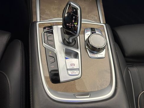Used 2020 BMW 750i xDrive w/ Executive Package image 17
