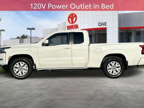 Used 2023 Nissan Frontier SV w/ SV Convenience Package image 9