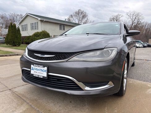 Used 2015 Chrysler 200 Limited image 1
