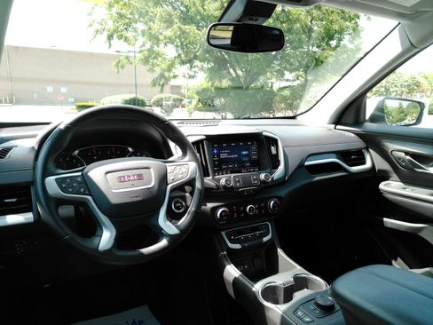 Certified 2022 GMC Terrain SLT w/ Infotainment Package II AWD/4WD image 9