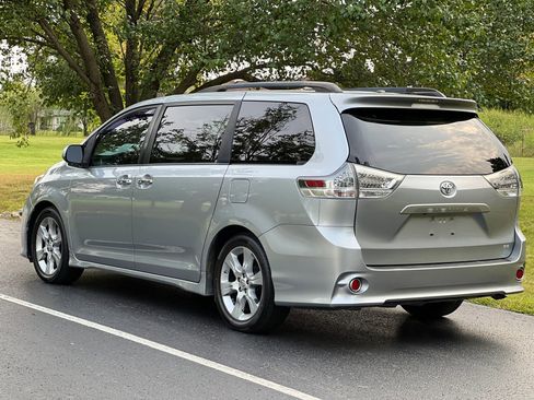 Used 2013 Toyota Sienna SE image 4