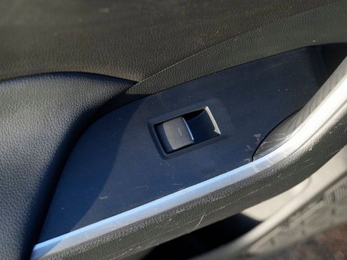 Used 2022 Toyota RAV4 XLE Premium image 25