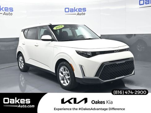 Used 2023 Kia Soul LX w/ LX Technology Package FWD image 1