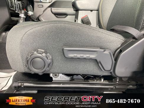 Used 2024 Jeep Gladiator Sport image 13