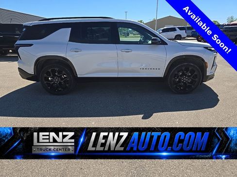 Used 2025 Chevrolet Traverse RS w/ LPO, Floor Liner Package AWD/4WD image 1