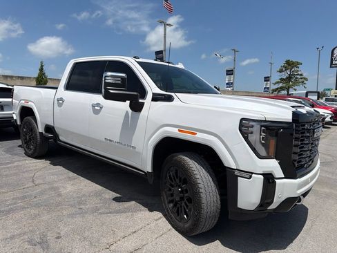 Used 2025 GMC Sierra 2500 Denali Ultimate AWD/4WD image 2