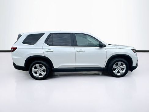 Used 2023 Honda Pilot LX image 8