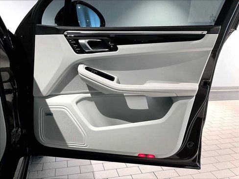 Used 2023 Porsche Macan S image 27