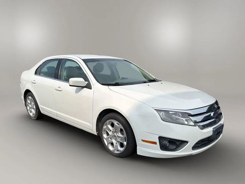 Used 2010 Ford Fusion SE FWD image 3