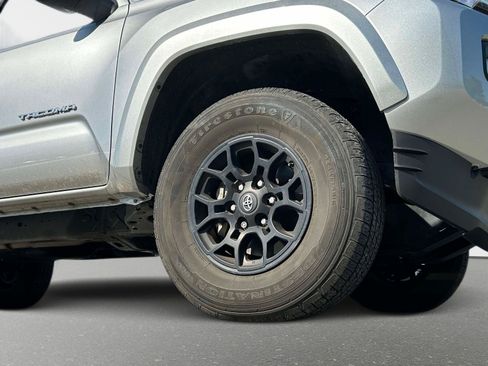 Used 2022 Toyota Tacoma SR5 w/ Technology Package RWD image 12