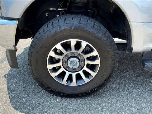 Used 2022 Ford F250 Lariat w/ Lariat Value Package AWD/4WD image 9
