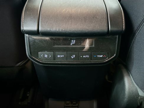 Used 2023 Toyota Highlander LE FWD image 28