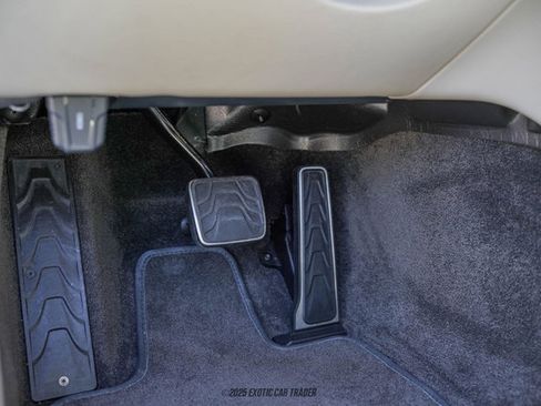 Used 2020 Aston Martin DB11 Volante image 39