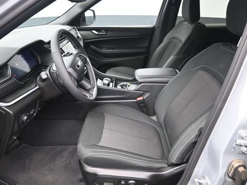 Used 2024 Jeep Grand Cherokee L Laredo RWD image 13