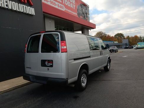 Used 2020 Chevrolet Express 3500 w/ Driver Convenience Package image 12
