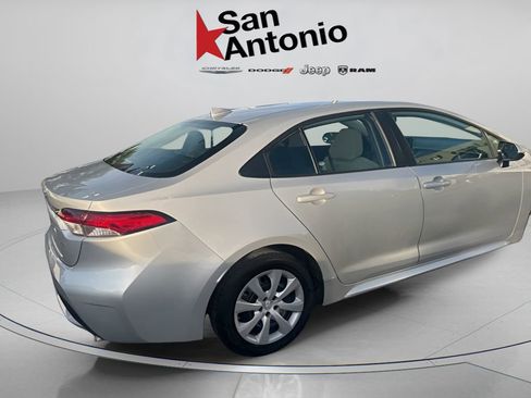 Used 2022 Toyota Corolla LE FWD image 16