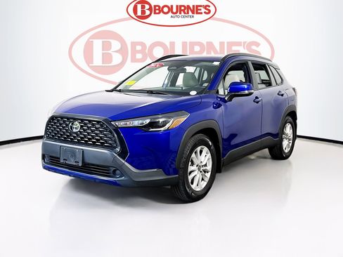 Used 2024 Toyota Corolla Cross LE w/ Moonroof Package AWD/4WD image 5