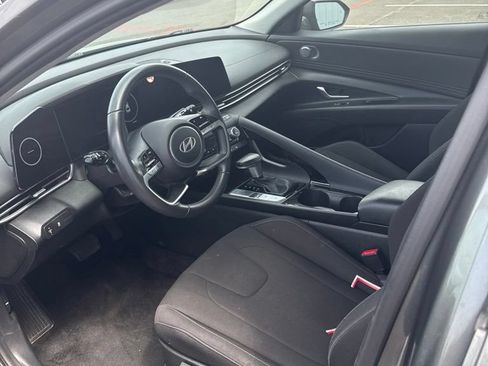 Used 2025 Hyundai Elantra SEL FWD image 7