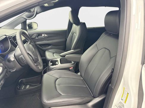 New 2026 Chrysler Pacifica Select FWD image 19