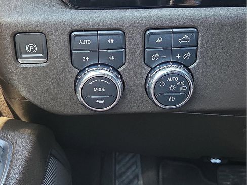 Used 2024 GMC Sierra 1500 SLT w/ X31 Off-Road Package AWD/4WD image 22