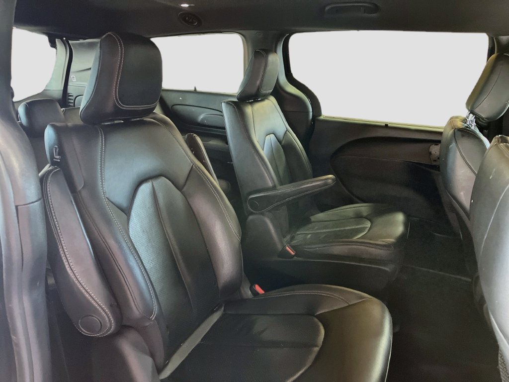 Used 2020 Chrysler Pacifica Touring-L w/ S Appearance Package FWD image 28