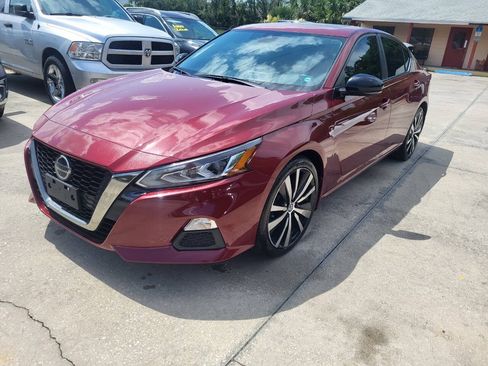 Used 2021 Nissan Altima 2.5 SR w/ SR Premium Package FWD image 2