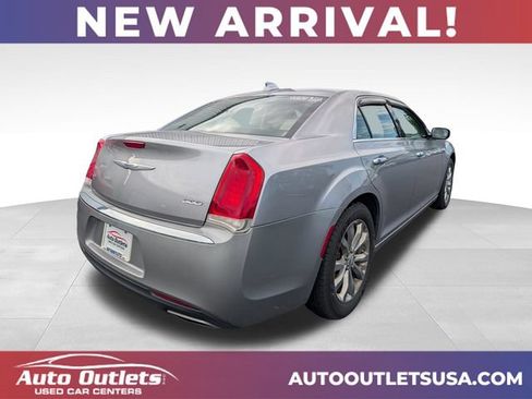 Used 2018 Chrysler 300 Limited AWD/4WD image 7