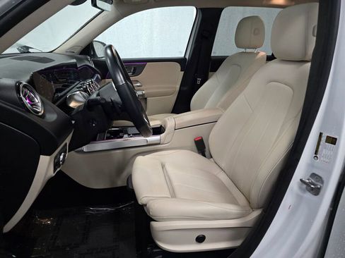 Used 2023 Mercedes-Benz GLB 250 4MATIC w/ Premium Package image 13