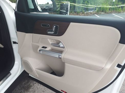 Certified 2023 Mercedes-Benz GLB 250 4MATIC w/ Premium Package image 11